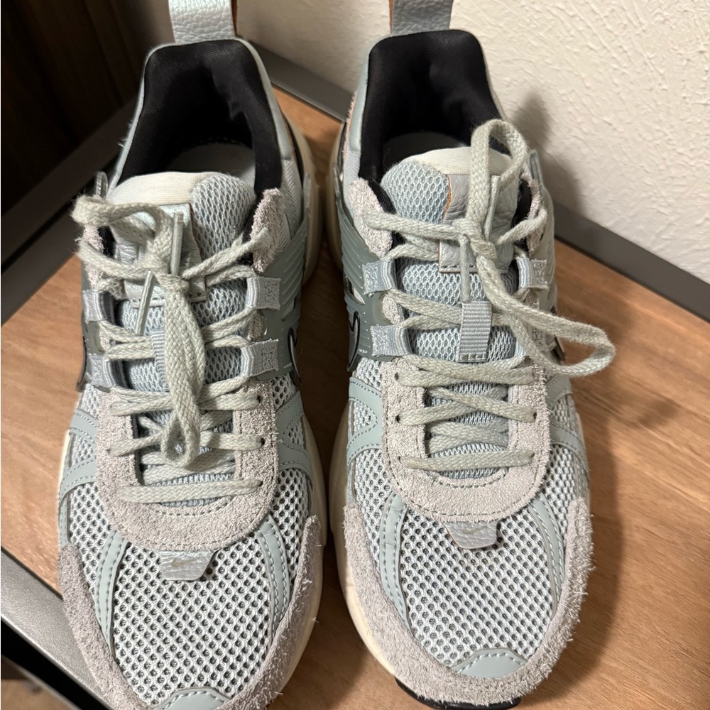 Nike V2K run shoes - Picture 2 of 5